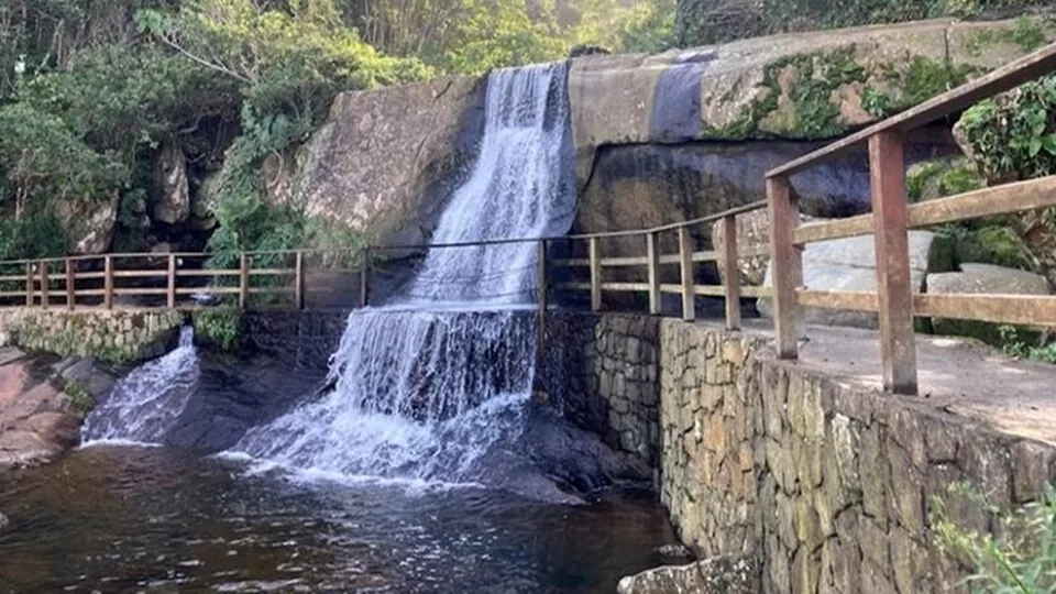 Praia do guarujá que tem Cachoeira - Iporanga