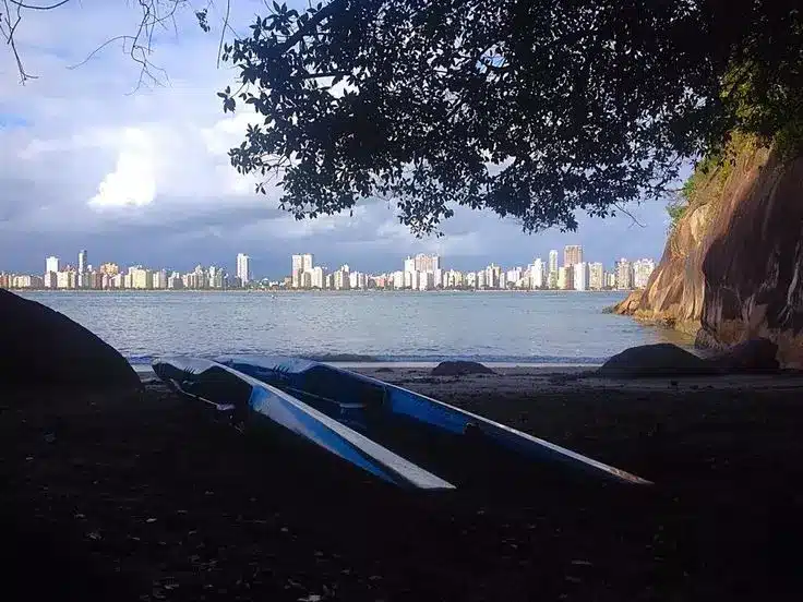 CHEIRA-LIMAO-Praia-caiaques-vista-para-Santos-Fonte-Pinterest