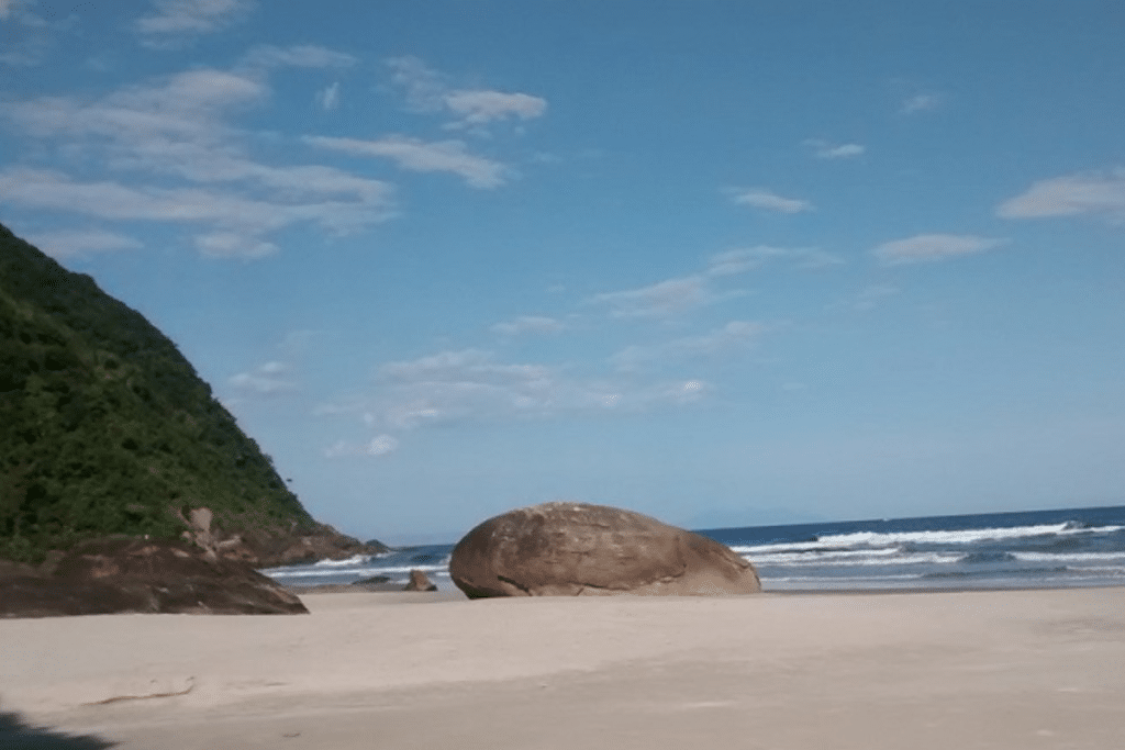 Praia do Pinheiro: deserta e ideal para praticantes de esportes náuticos!