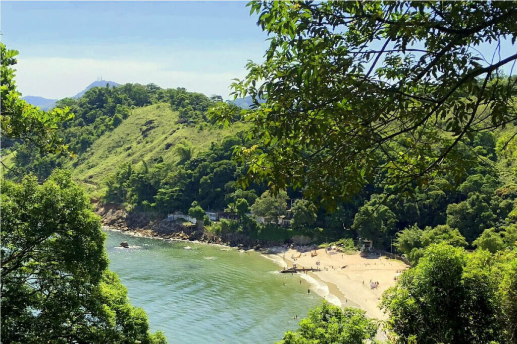 Praia deserta: 7 opções para quem busca destinos paradisíacos no Guarujá!