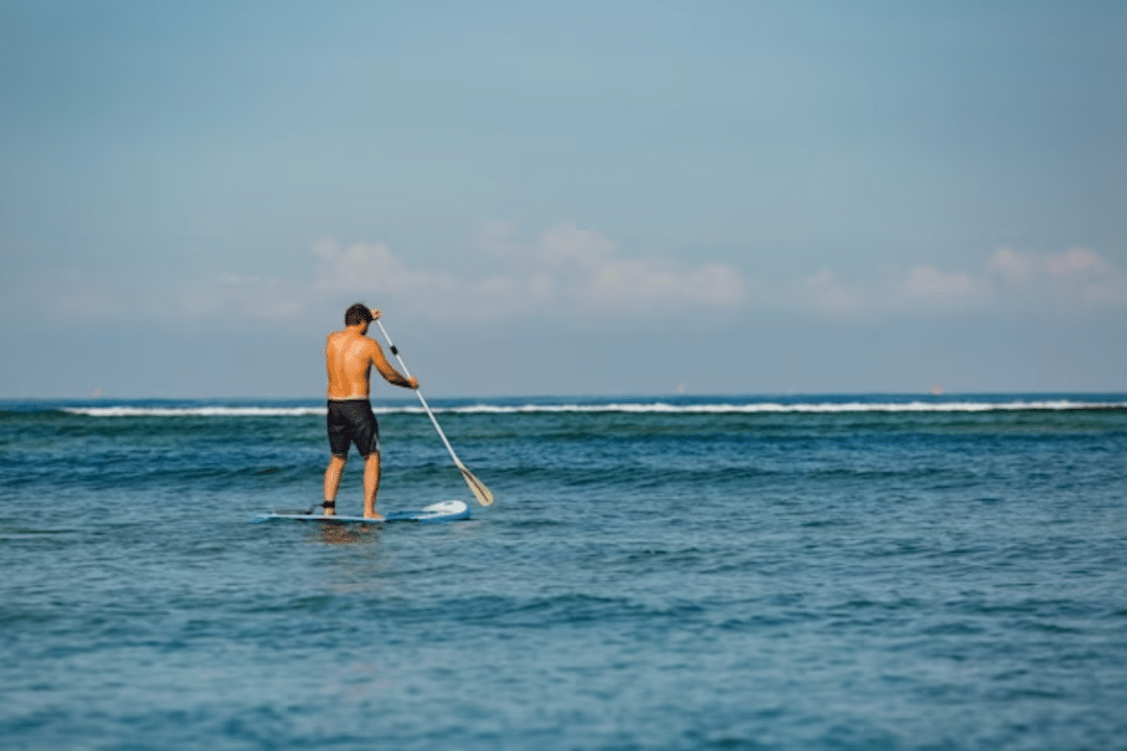 10 As melhores praias para fazer stand up paddle em Guarujá