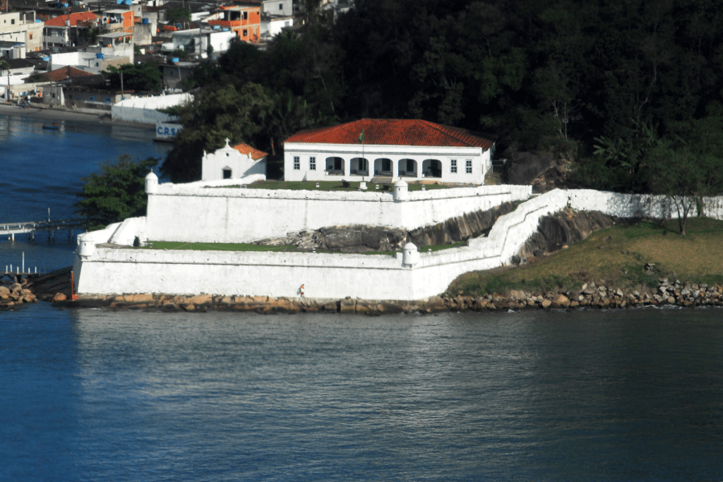 Mergulhe na História: Turismo Histórico no Guarujá