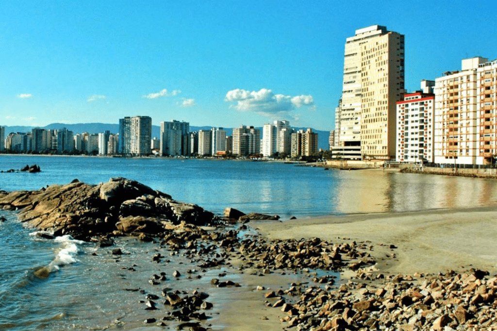 Um Passeio pelos Tesouros Históricos à Beira-Mar