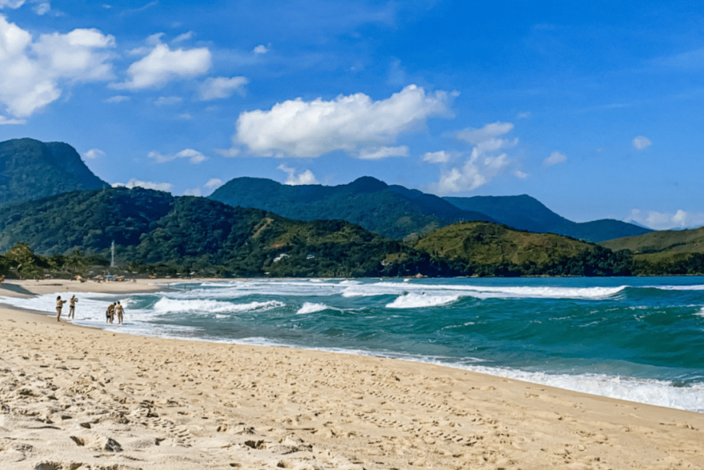 Praia do Guarujá vs. Praia de Maresias: Qual é a Melhor para o Seu Estilo?