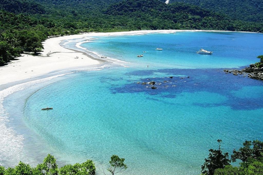 Comparando as Maravilhas Costeiras: Guarujá e Ilhabela