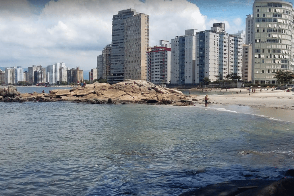 Refúgios Familiares no Litoral: Comparando as Praias do Guarujá e São Vicente