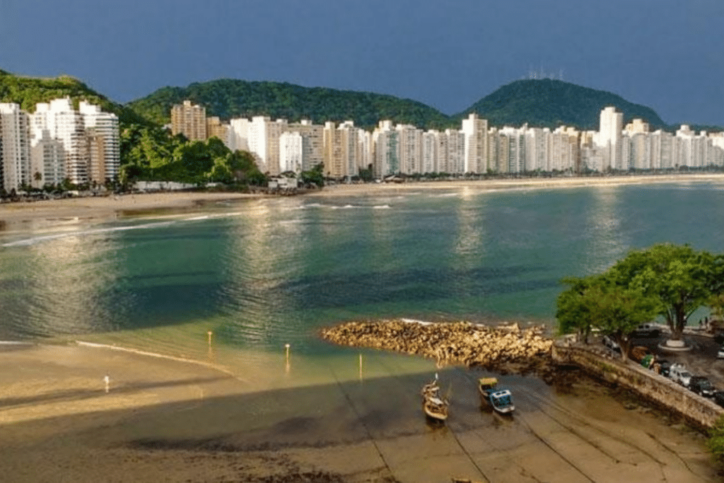 Preservando o Litoral: Ações Práticas para Manter as Praias do Guarujá Limpas Durante sua Viagem de Carro