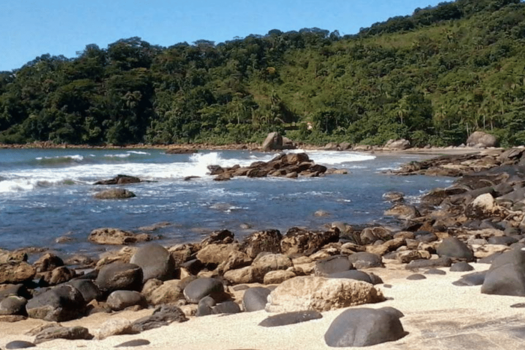 Descubra a Prainha Branca: Um Paraíso no Guarujá