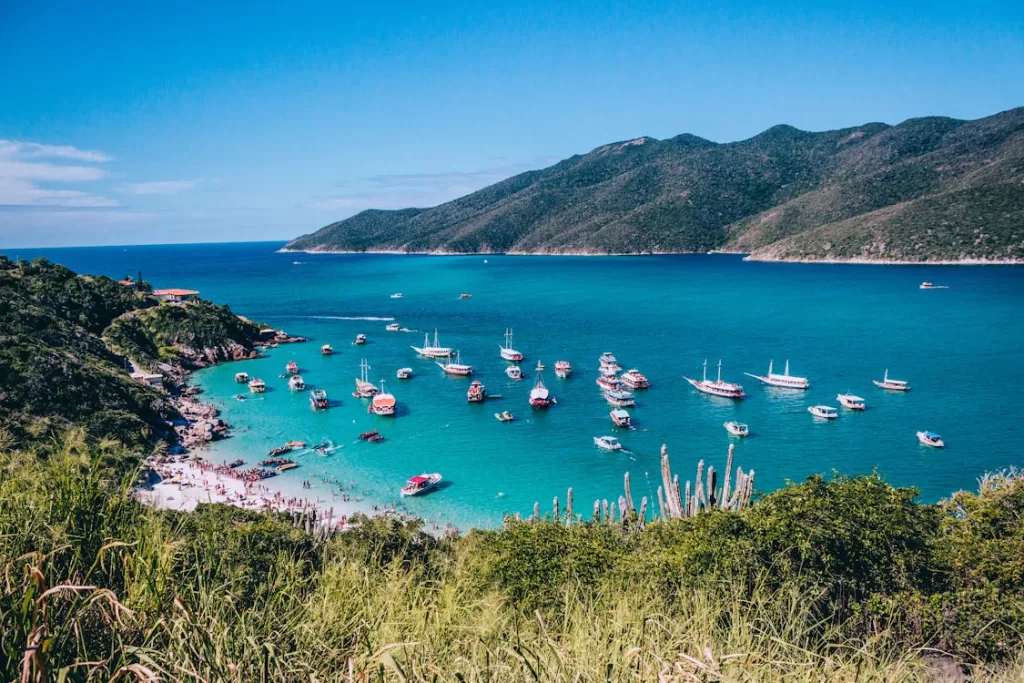 Praias do Guarujá ou Arraial do Cabo: Onde Encontrar as Mais Belas Paisagens Subaquáticas?